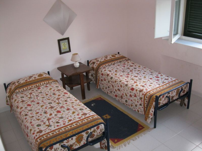 Bedroom 3 (2nd floor) 008.jpg